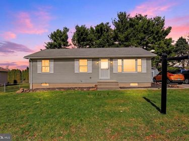 9 PINE LANE, NEW OXFORD, PA 17350