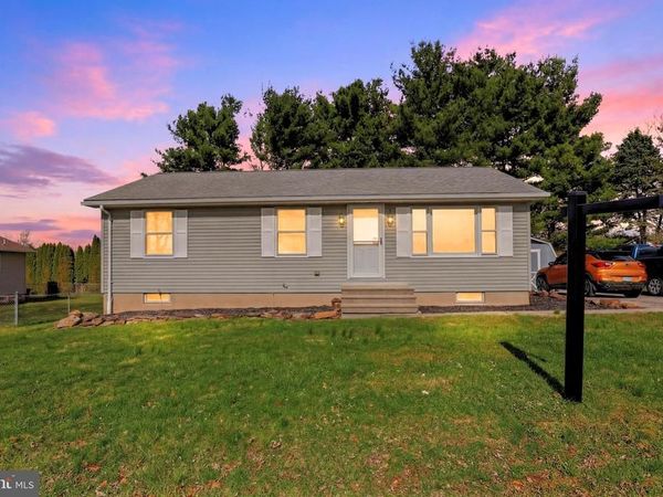 9 PINE LANE, NEW OXFORD, PA 17350