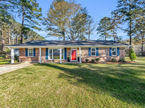23 Chateau Ln, Starkville, MS 39759