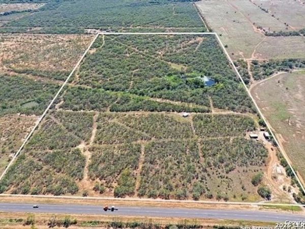 15655 highway 140, Charlotte, TX 78011