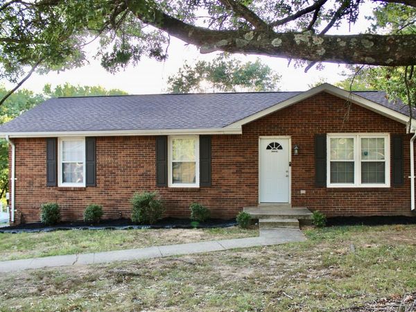 1810 Apex Dr, Clarksville, TN 37040