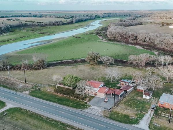 605 State Highway 172 , Ganado, TX 77962