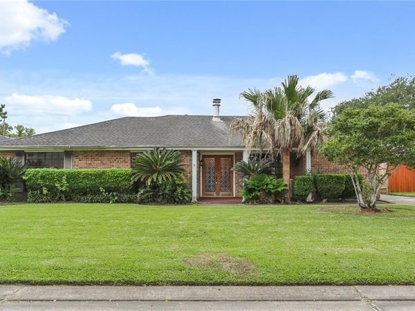 22 EDGEWOOD Drive, Destrehan, LA 70047