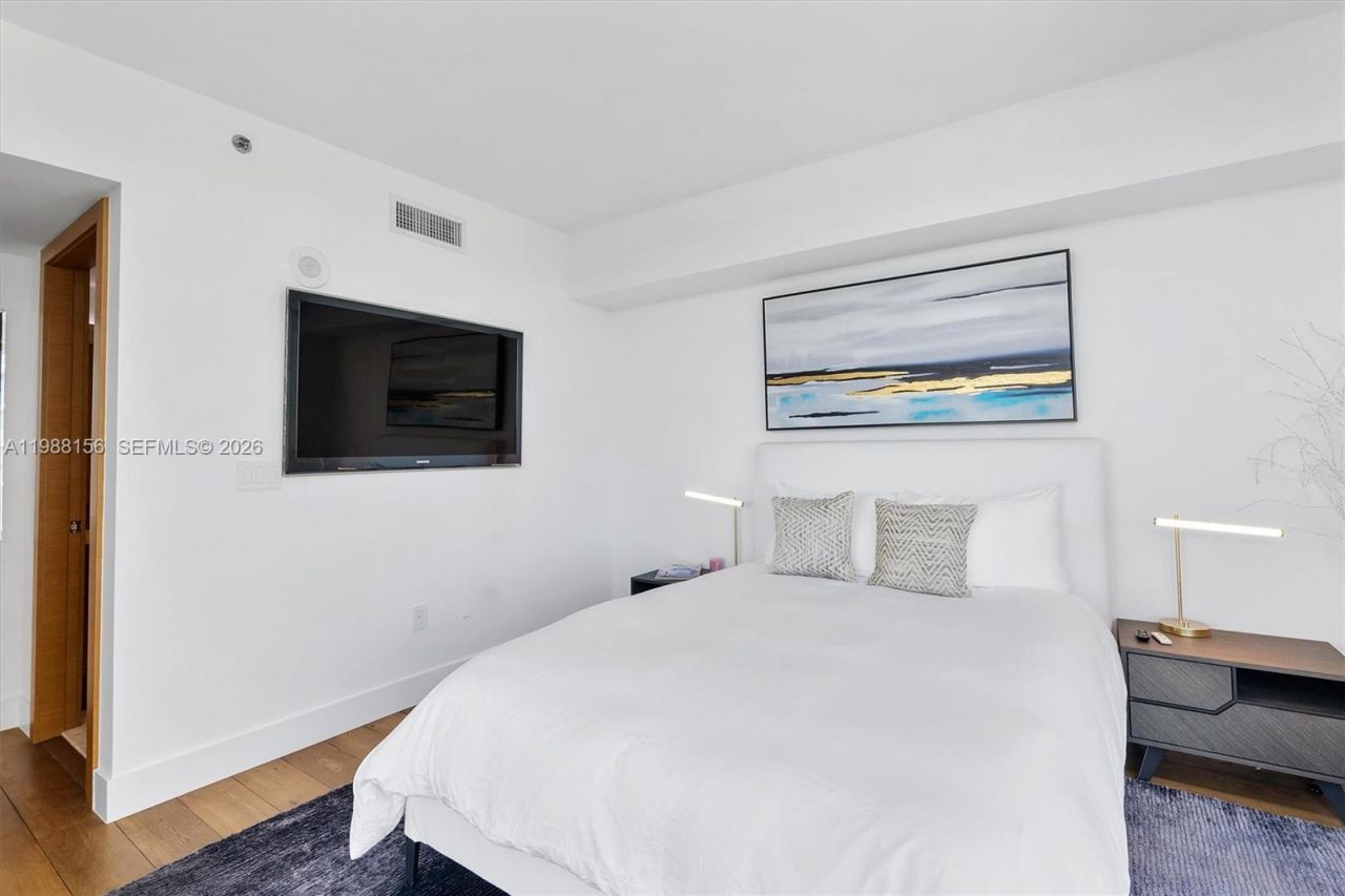 1000 S Pointe Dr , Unit 705, Miami Beach, FL 33139 Photo