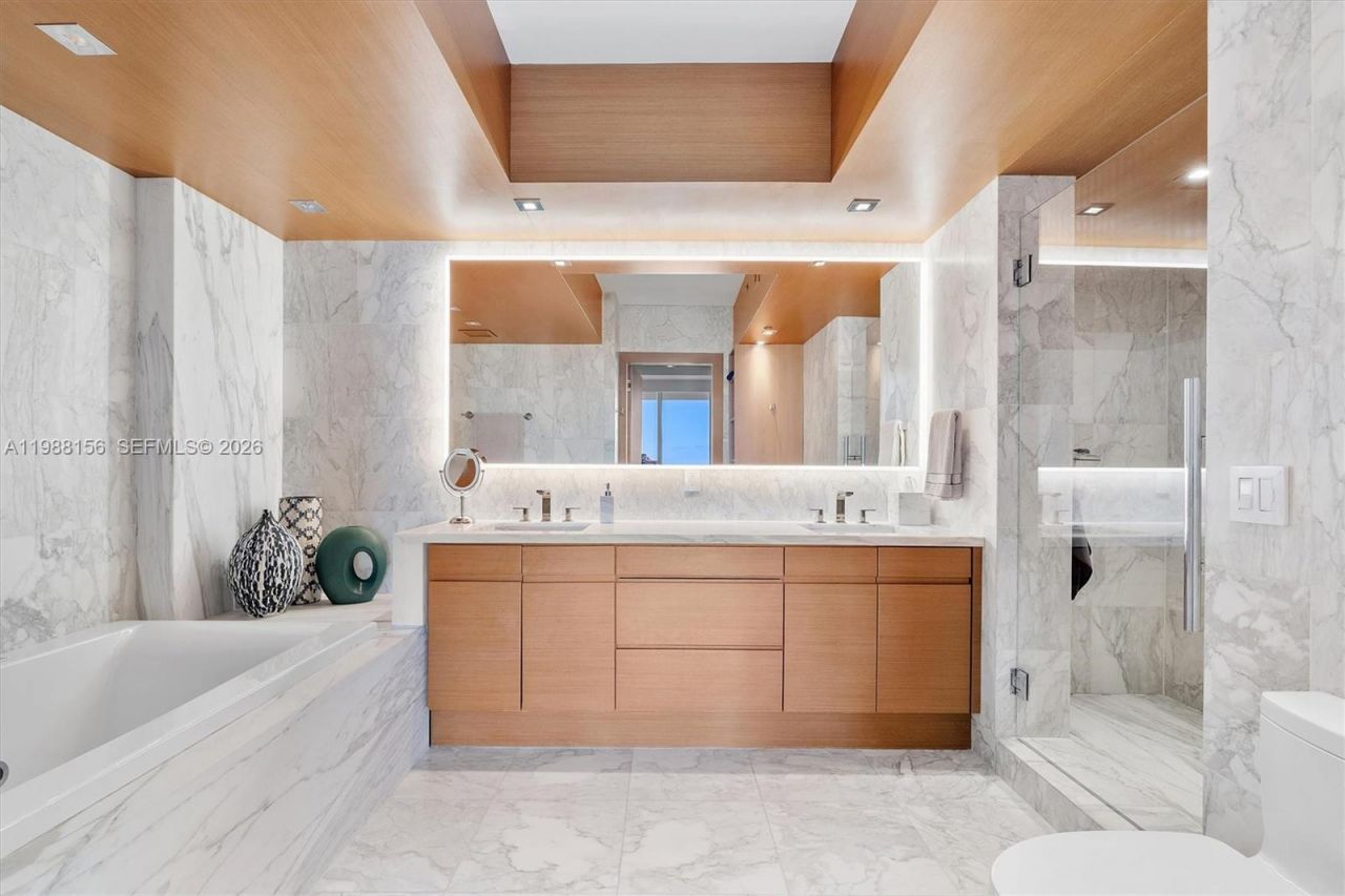 1000 S Pointe Dr , Unit 705, Miami Beach, FL 33139 Photo