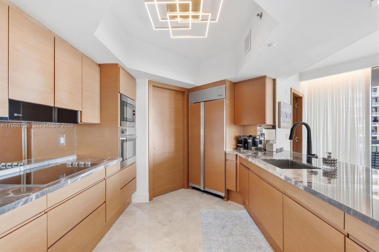 1000 S Pointe Dr , Unit 705, Miami Beach, FL 33139 Photo