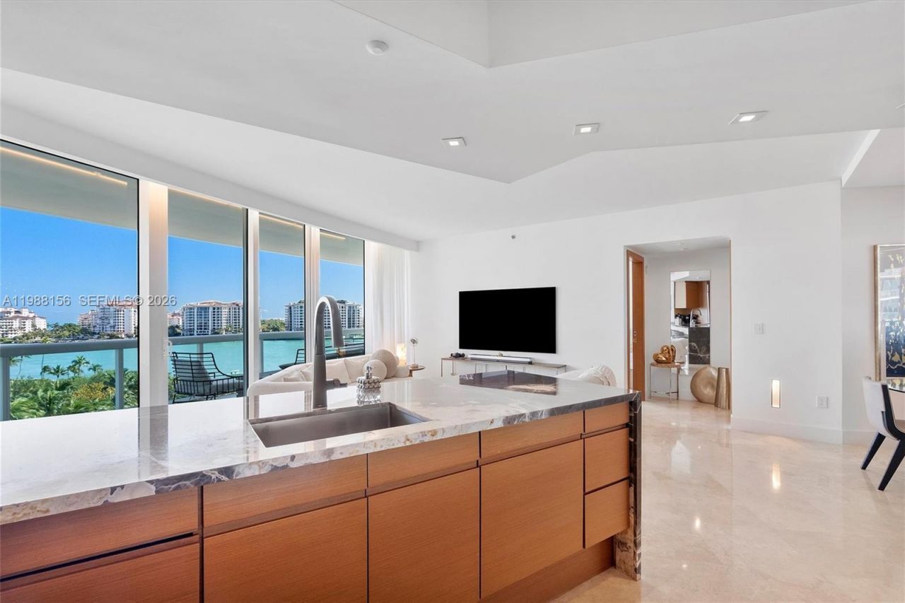 1000 S Pointe Dr , Unit 705, Miami Beach, FL 33139 Photo