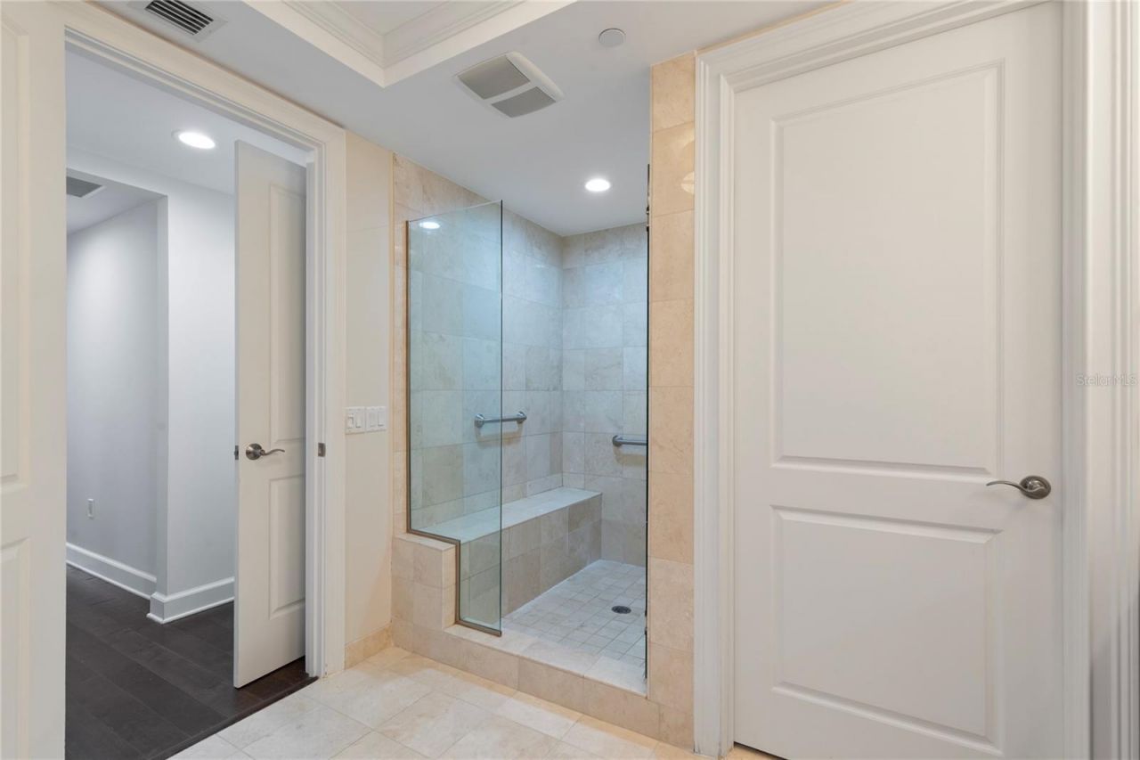 300 Beach Drive Ne, Unit 302, Saint Petersburg, FL 33701 Photo