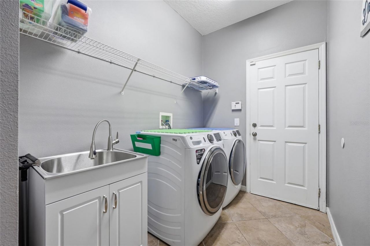 9168 Lake Avon Drive, Orlando, FL 32829 Photo