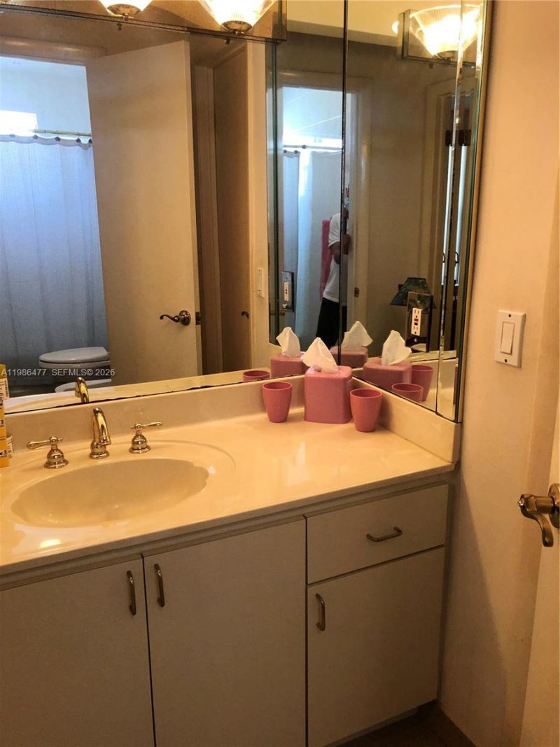 661 NE 4th Pl , Hialeah, FL 33010 Photo