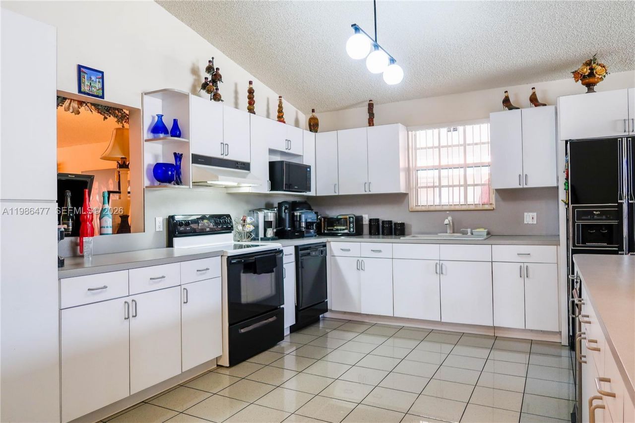 661 NE 4th Pl, Hialeah, FL 33010 Photo
