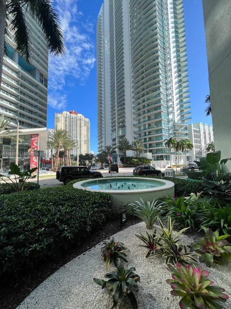 218 SE 14th St , Unit 1404, Miami, FL 33131 Photo