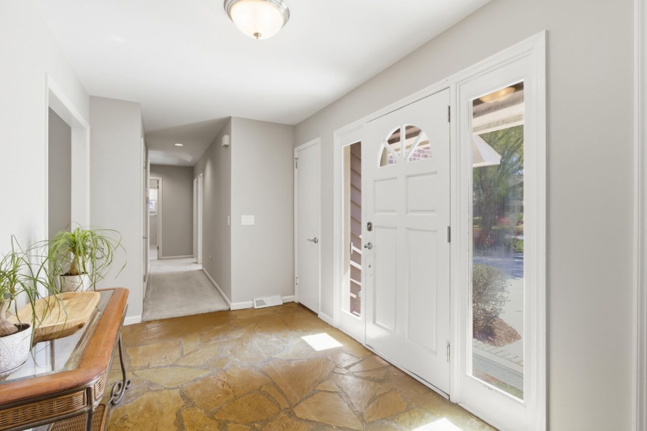 18 Lavington Road Photo 10