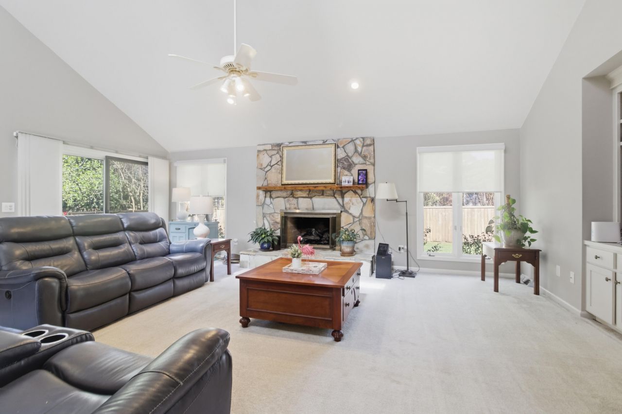 18 Lavington Road Photo 11