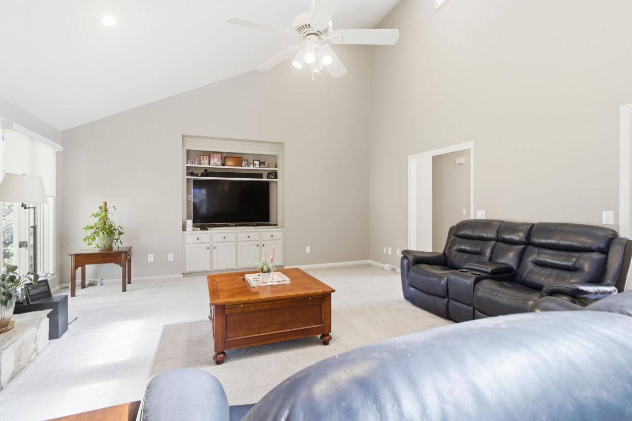 18 Lavington Road Photo 12