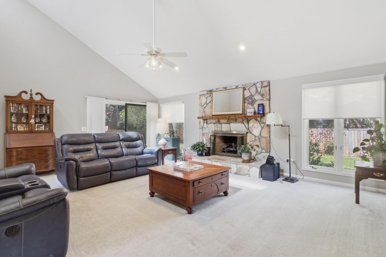 18 Lavington Road Photo 13