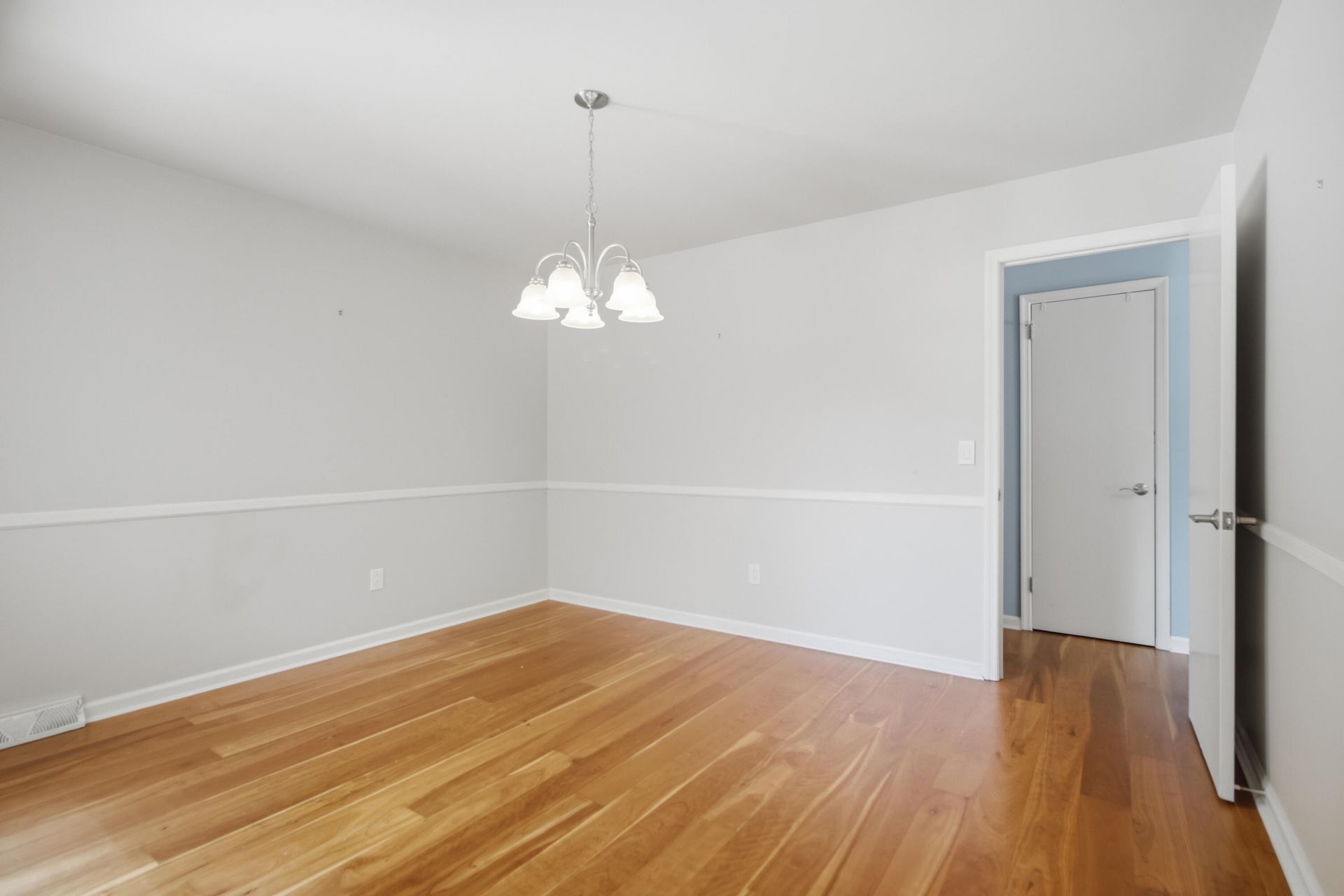 18 Lavington Road Photo 16
