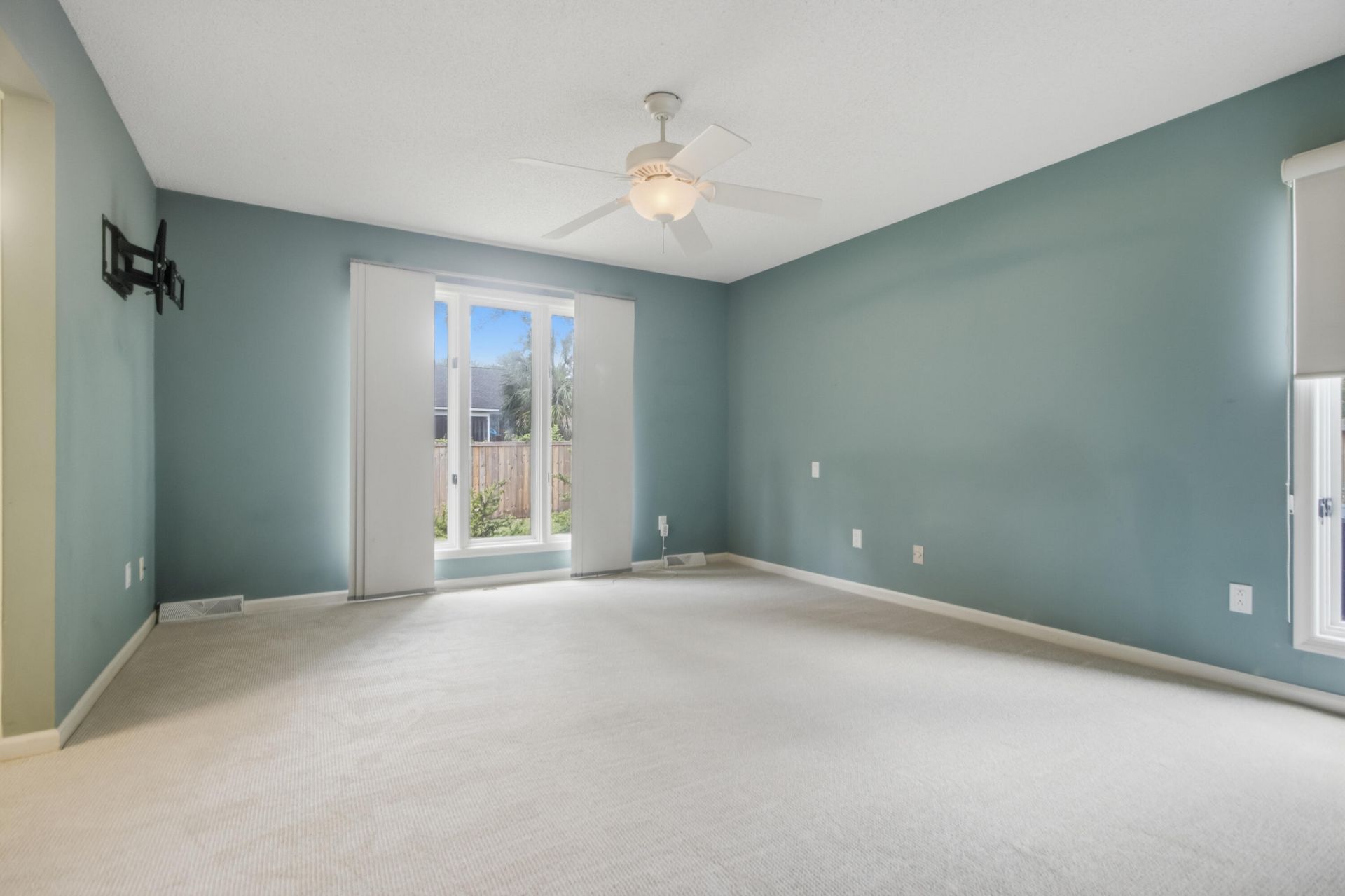 18 Lavington Road Photo 17