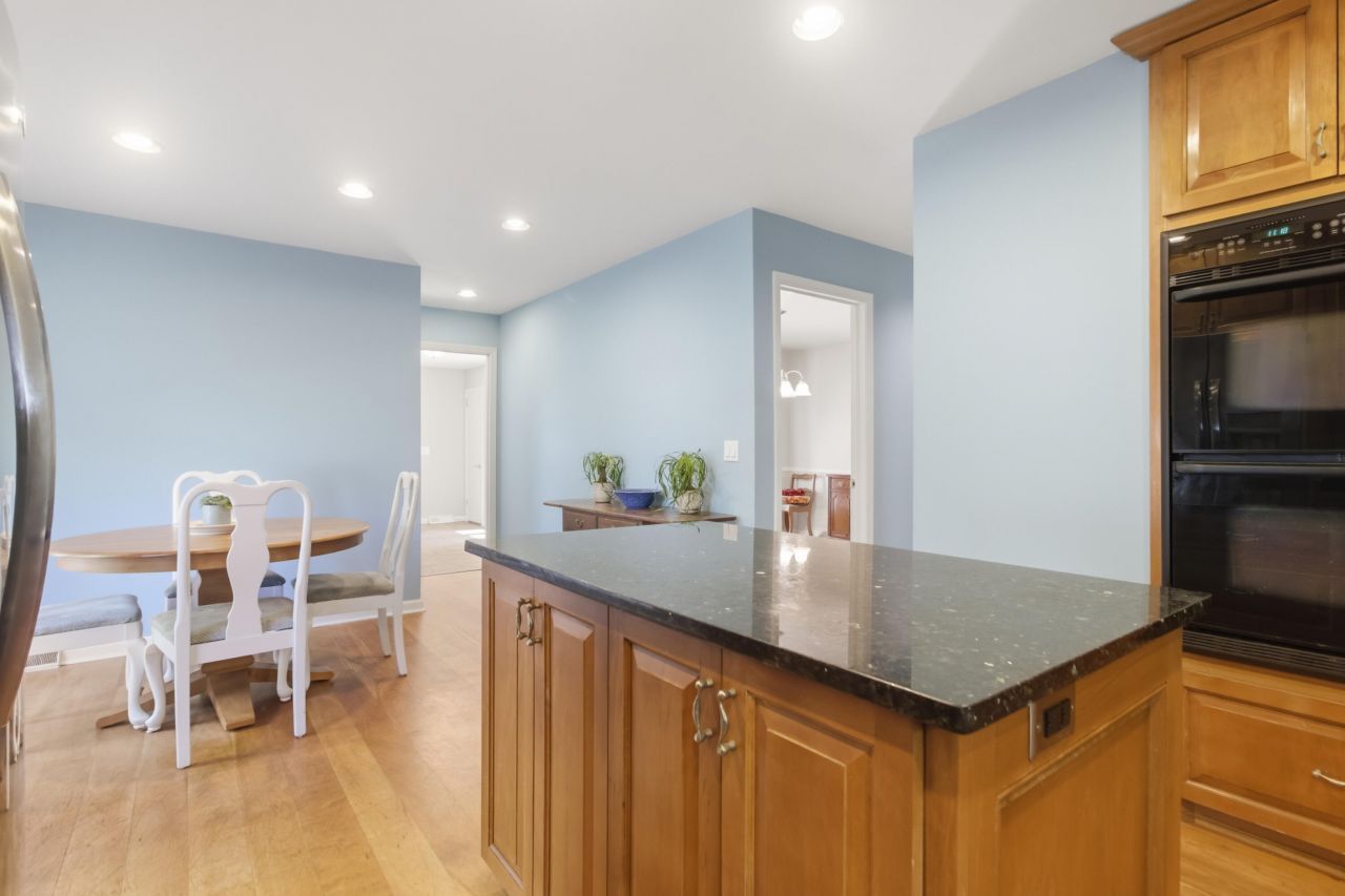 18 Lavington Road Photo 17