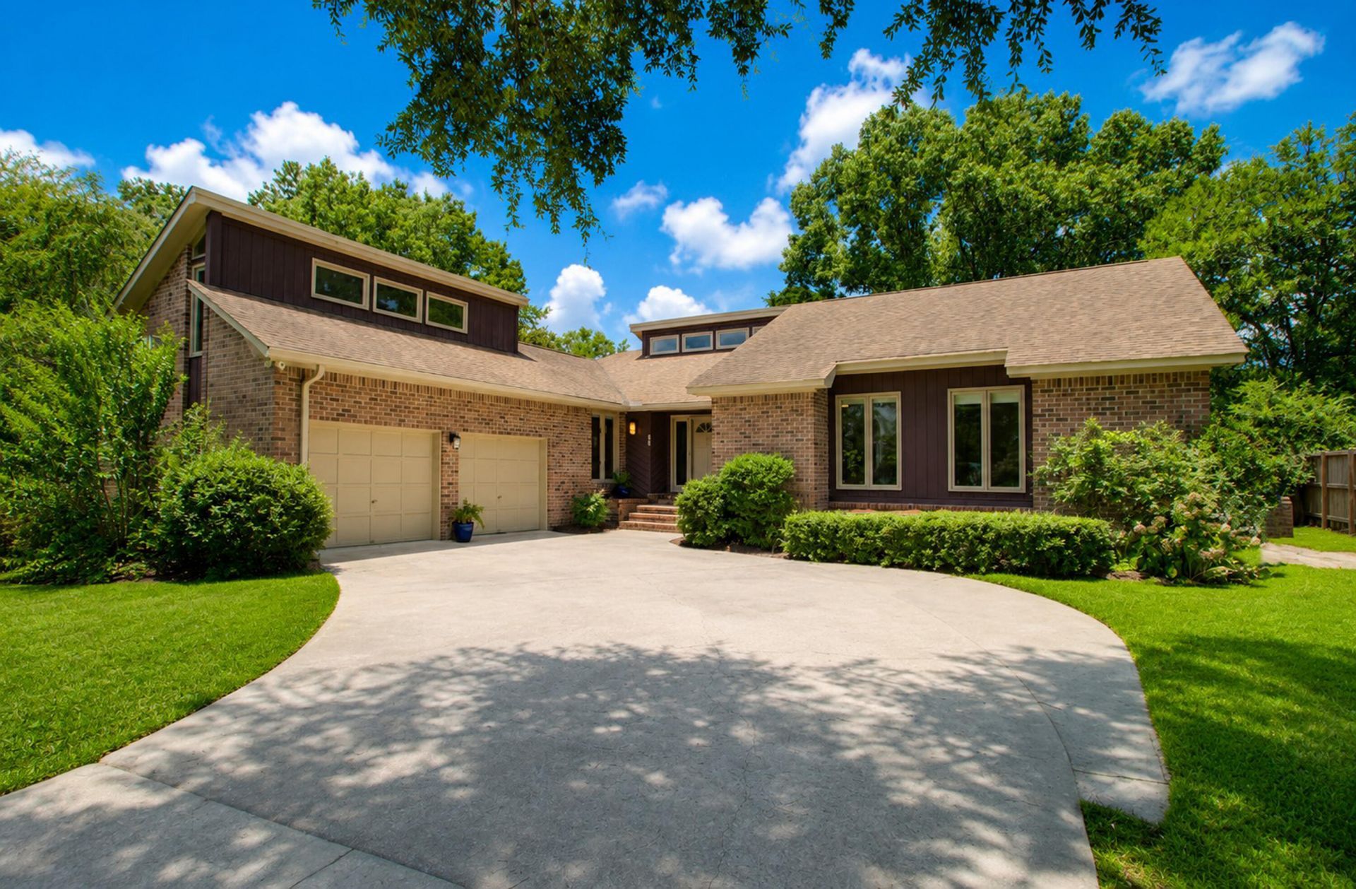 18 Lavington Road Photo 2