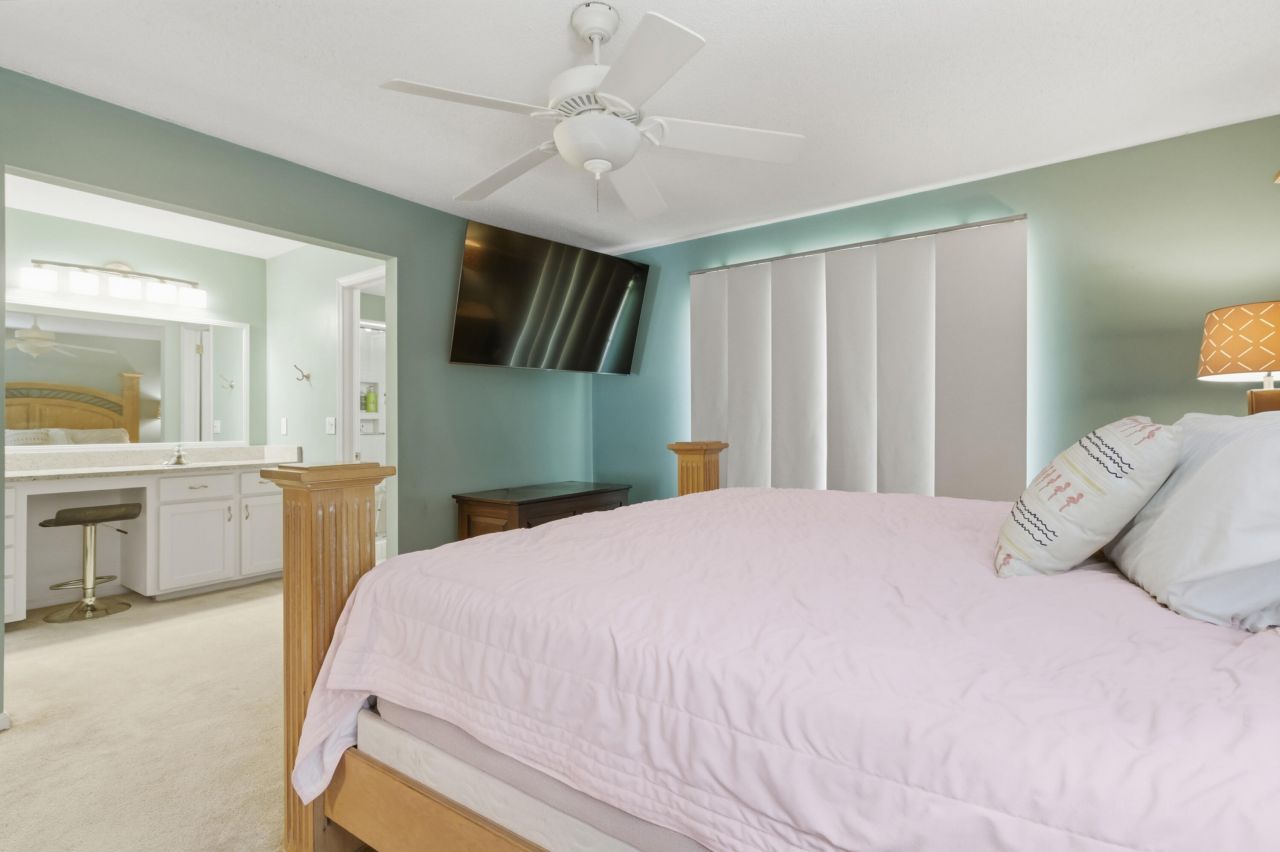 18 Lavington Road Photo 22