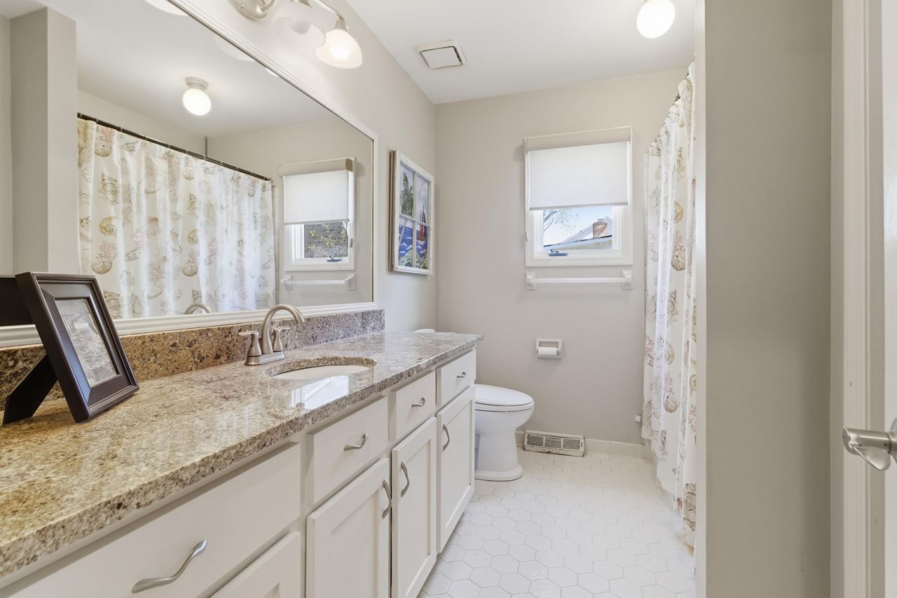 18 Lavington Road Photo 27