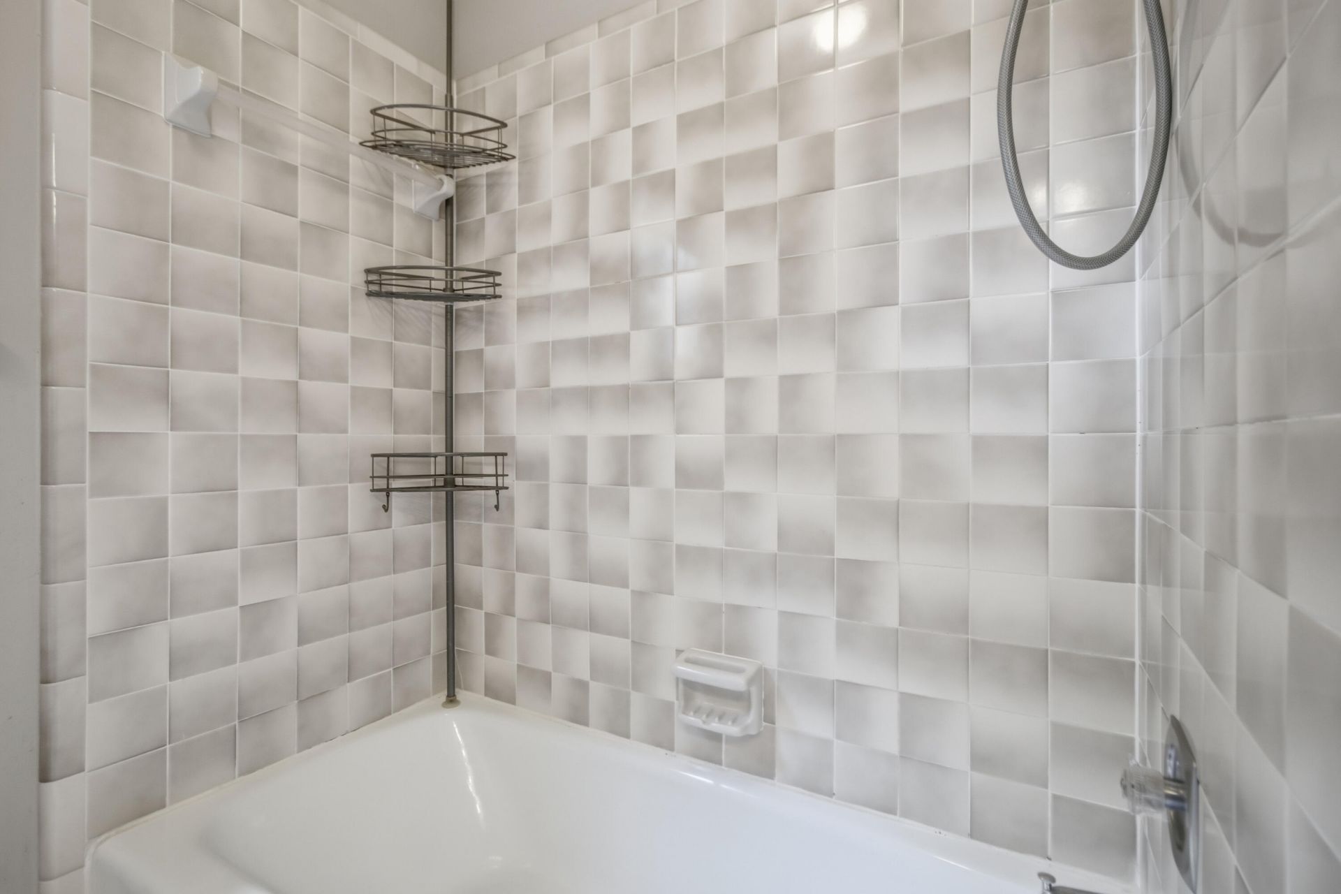 18 Lavington Road Photo 30