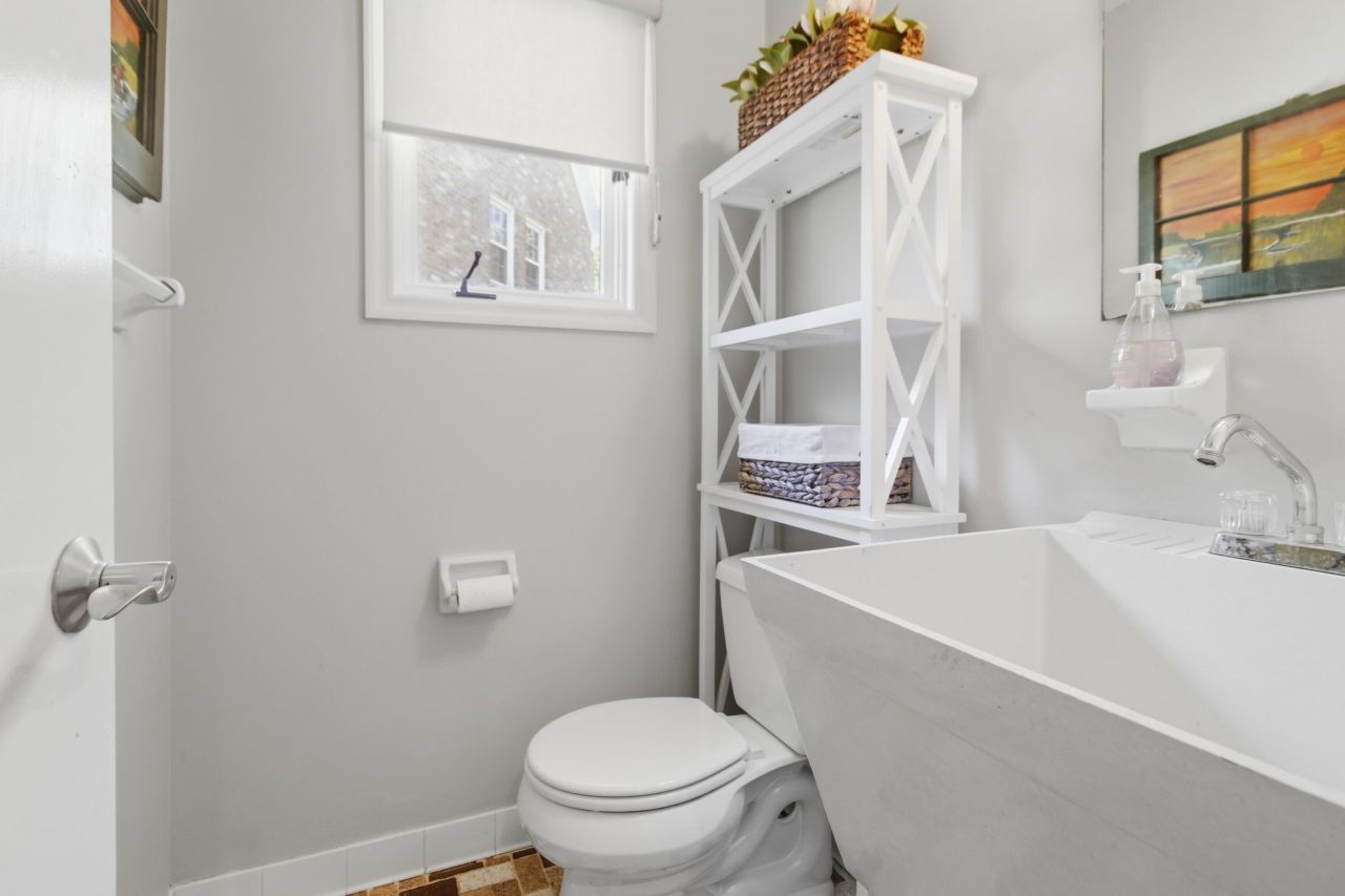 18 Lavington Road Photo 30