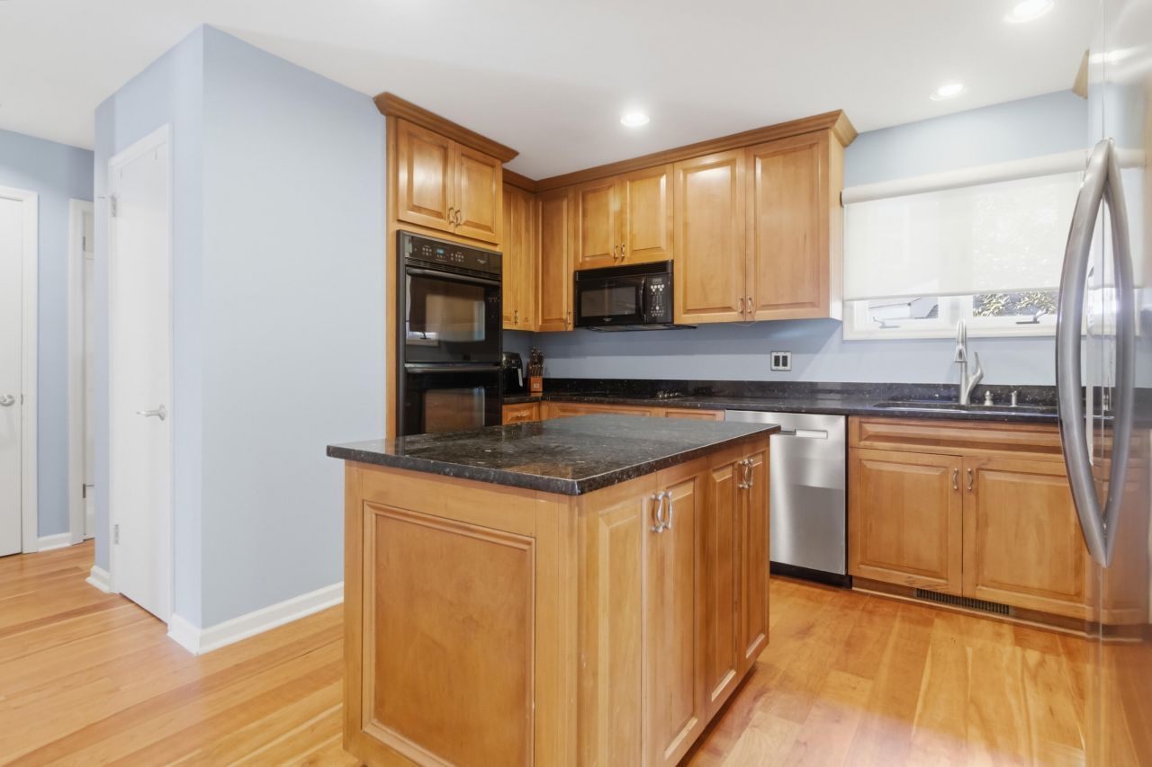 18 Lavington Road Photo 31