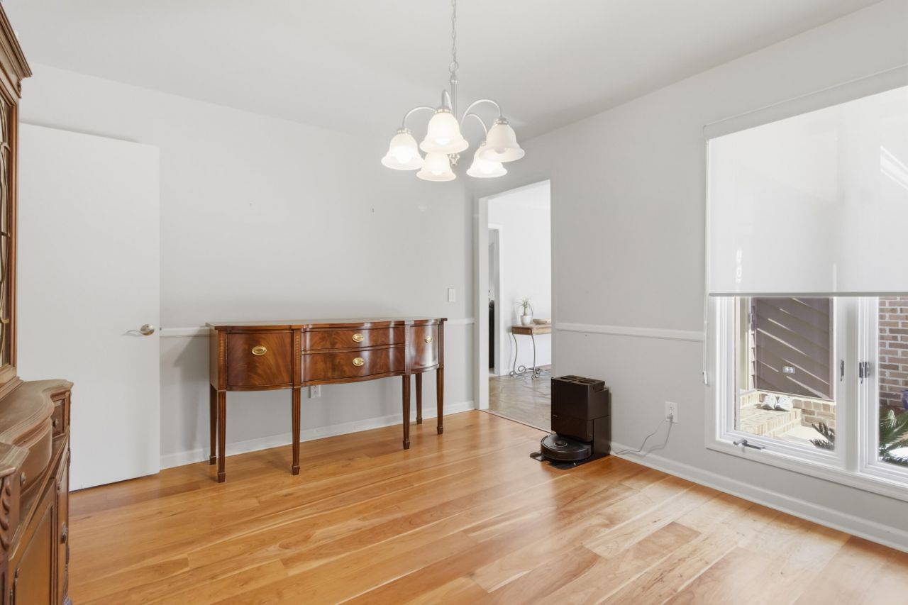 18 Lavington Road Photo 33