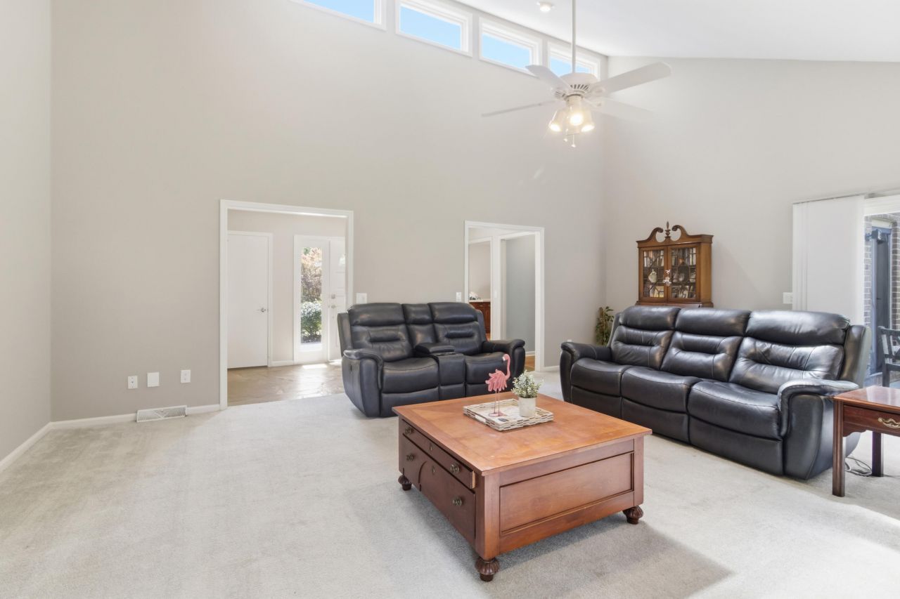 18 Lavington Road Photo 35