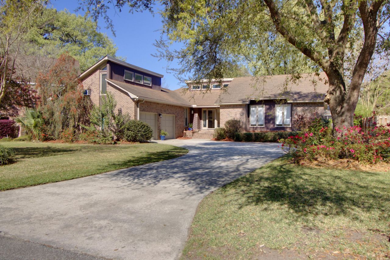 18 Lavington Road Photo 36