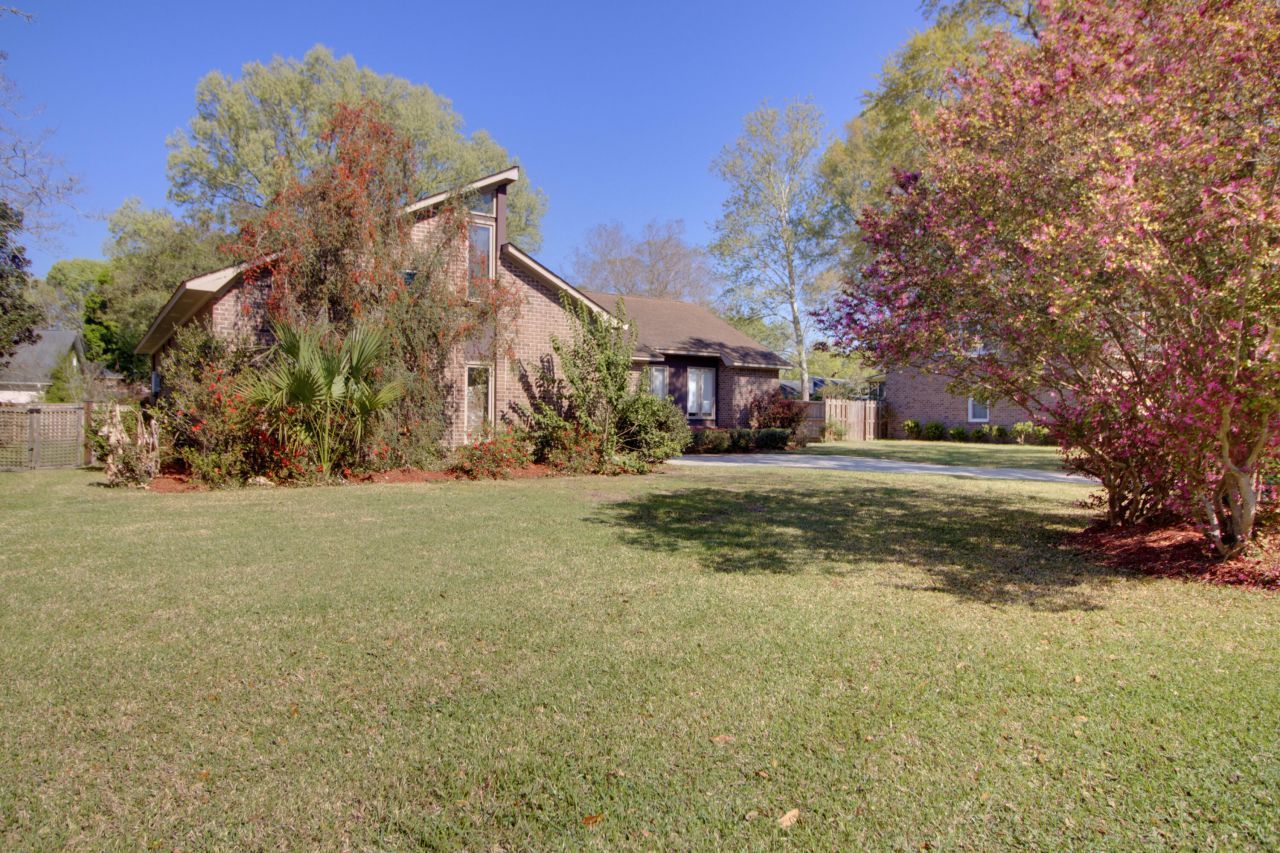 18 Lavington Road Photo 37