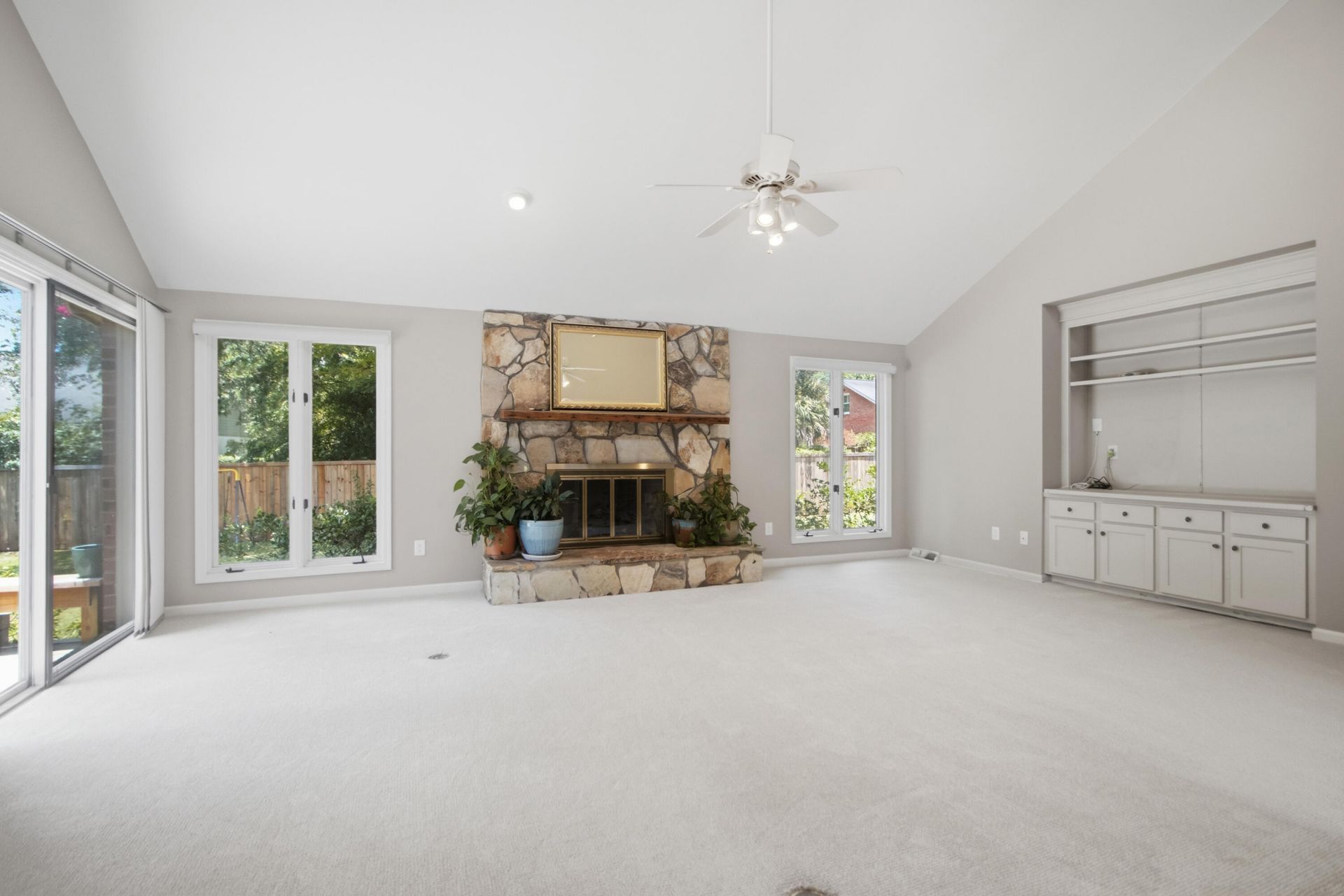 18 Lavington Road Photo 38