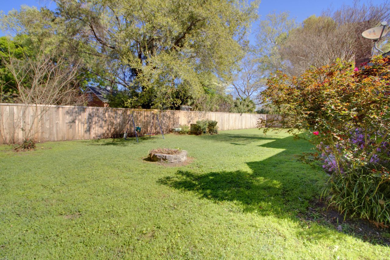 18 Lavington Road Photo 39