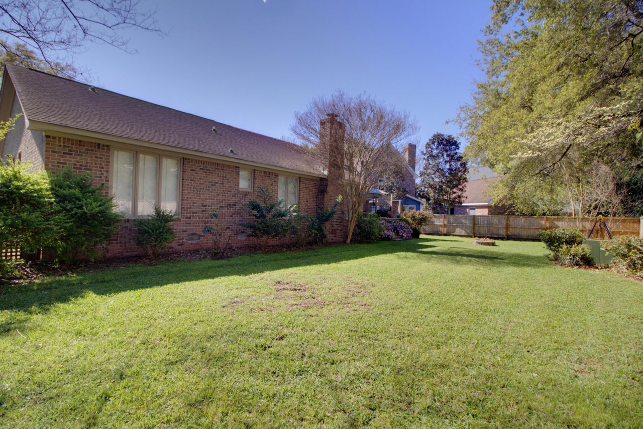 18 Lavington Road Photo 40