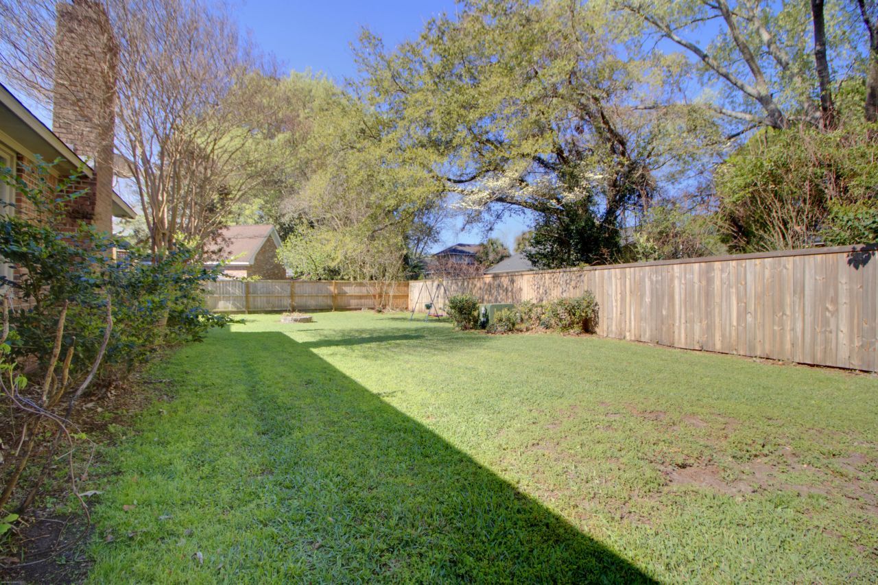 18 Lavington Road Photo 41