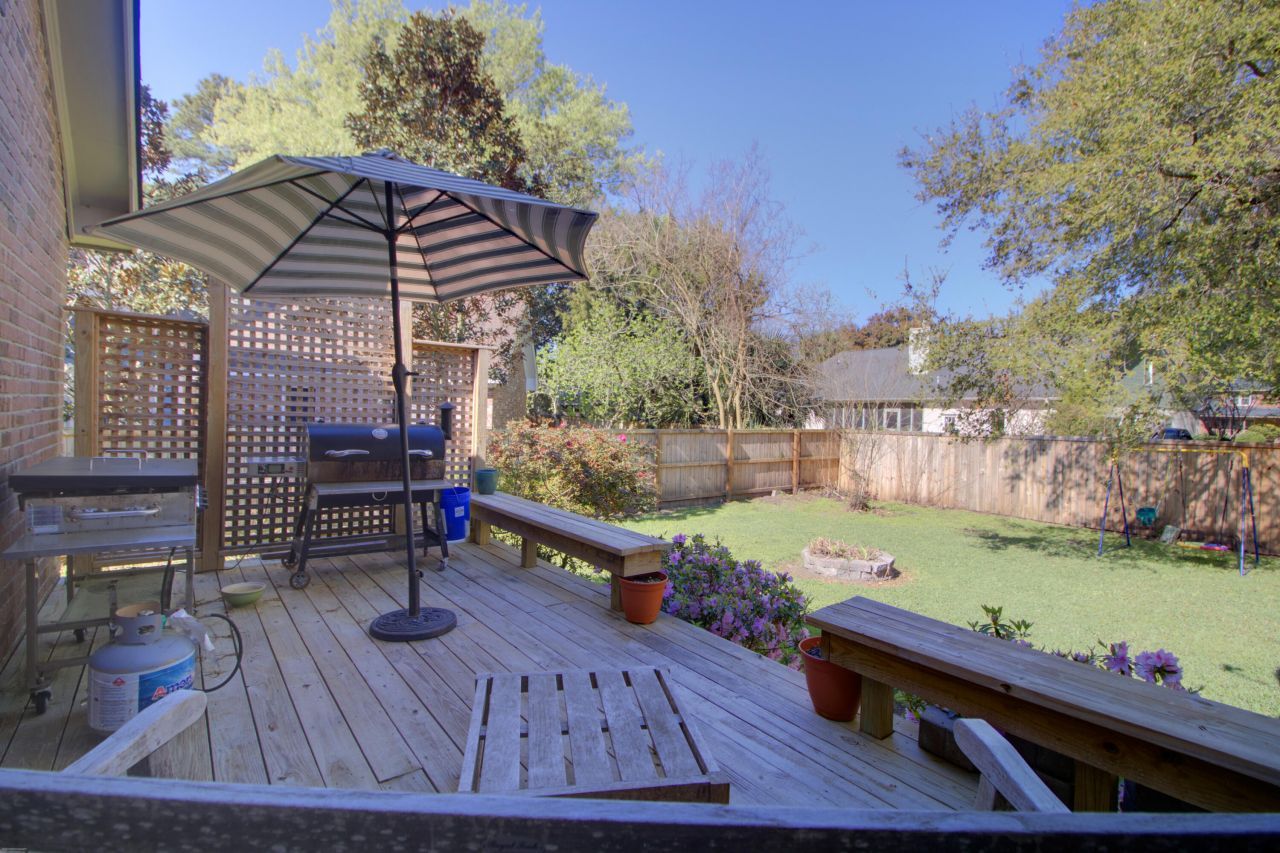 18 Lavington Road Photo 6