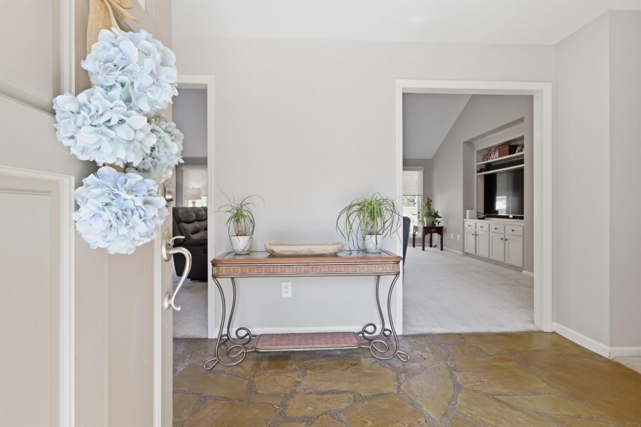 18 Lavington Road Photo 9