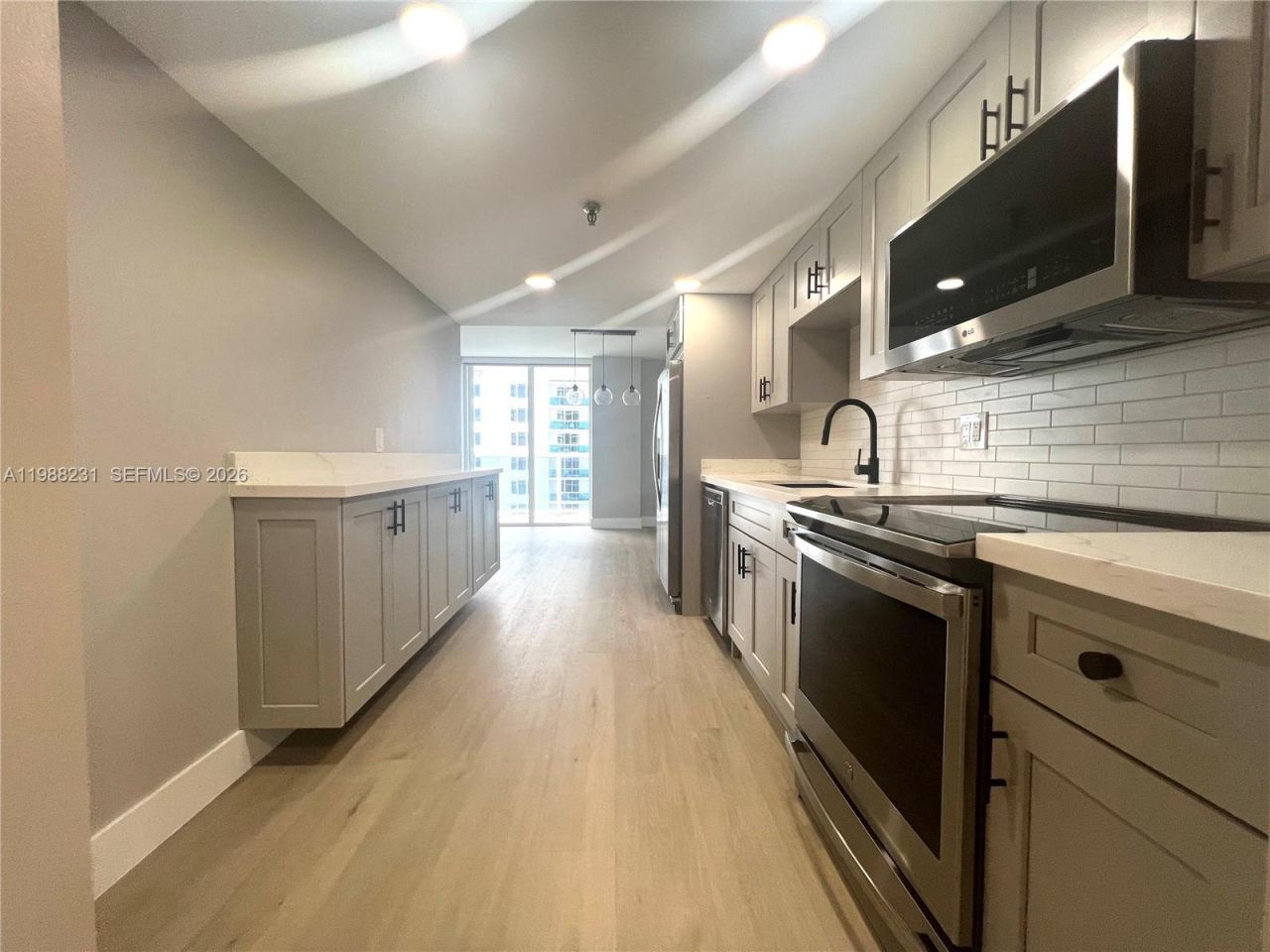 2401 Collins Ave , Unit 803, Miami Beach, FL 33140 Photo