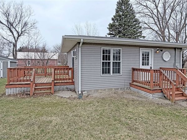 211 Orchard Lane, Kelleys Island, OH 43438
