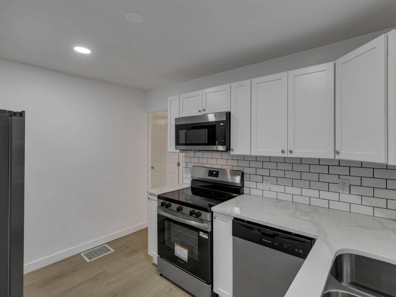 1575 Vendome Drive S, Columbus, OH 43219 Photo 11