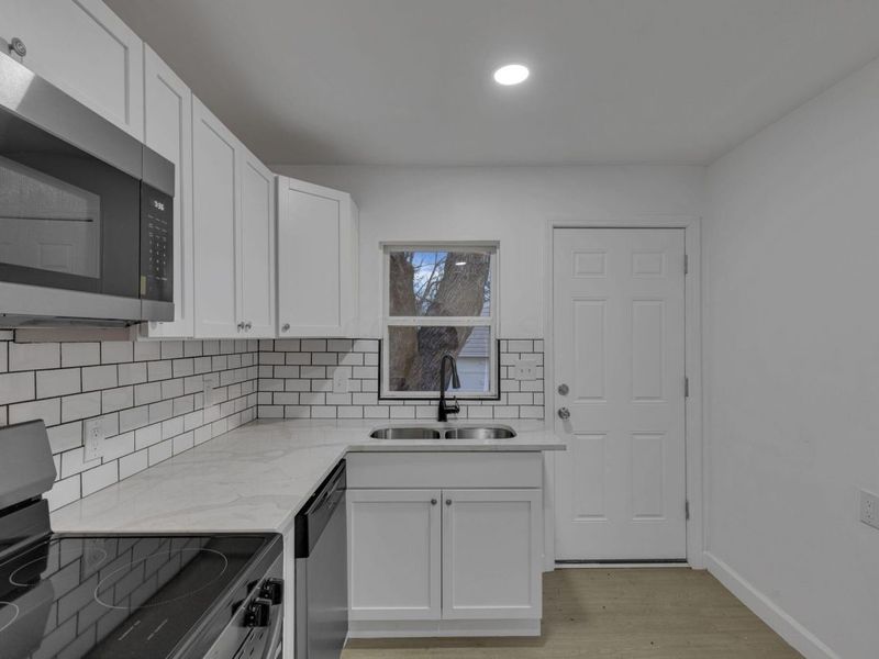 1575 Vendome Drive S, Columbus, OH 43219 Photo 13