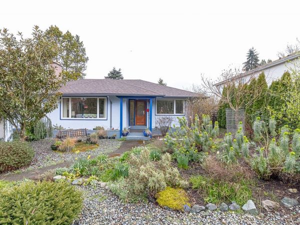1052 Craigflower Rd, Esquimalt, BC V9A 2Y1