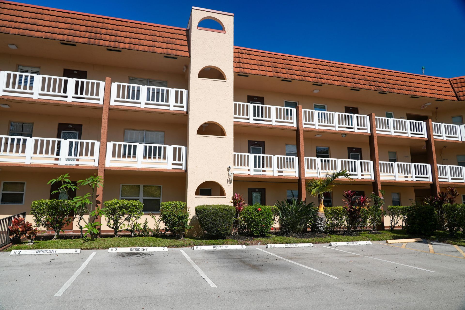 8901 Sunrise Lakes Boulevard, Unit 105, Sunrise, FL 33322 Photo