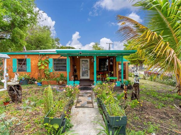 2490 NW 59th St, Miami, FL 33142