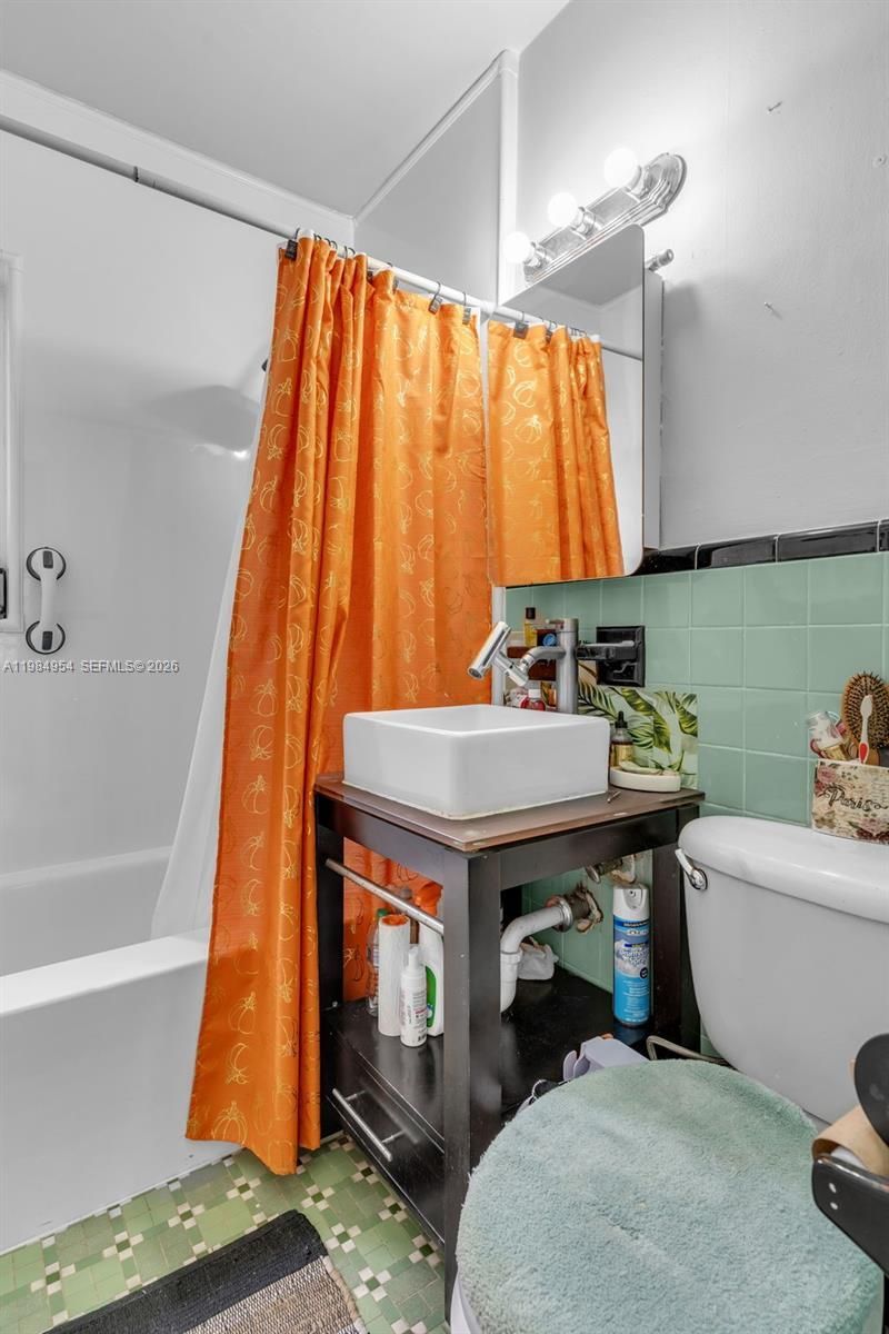 2490 NW 59th St, Miami, FL 33142 Photo