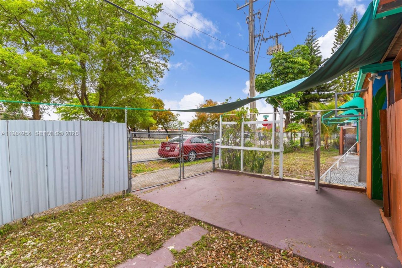 2490 NW 59th St, Miami, FL 33142 Photo