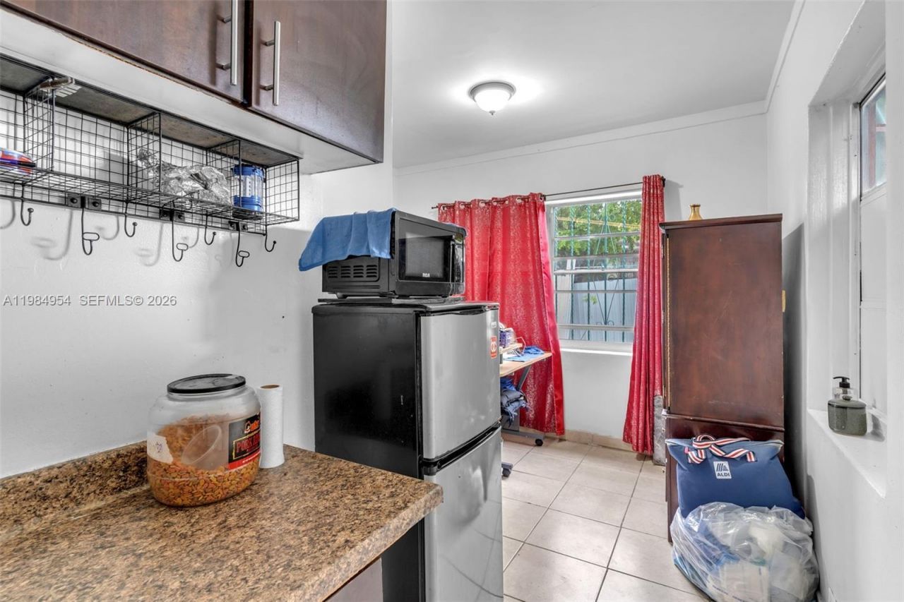 2490 NW 59th St, Miami, FL 33142 Photo