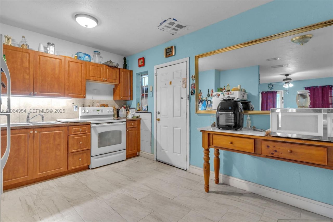 2490 NW 59th St, Miami, FL 33142 Photo